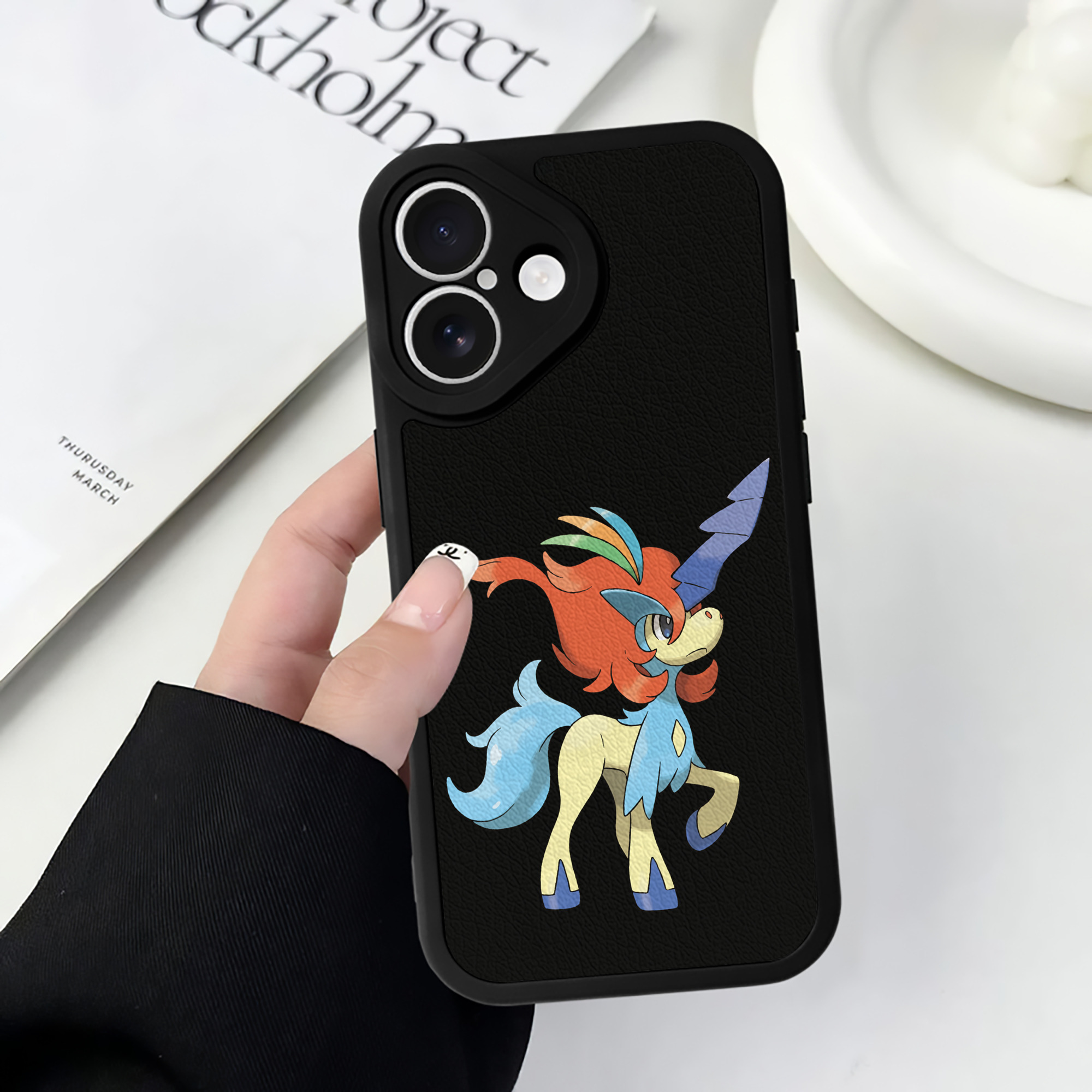 （画像用） ポケットモンスター Pokémon 【iPhone 16シリーズ対応】シリコンスマホケース（レザー調） 材質：シリコン